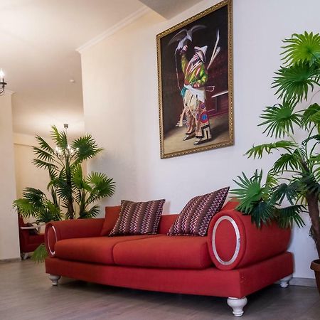 Spacious And Cozy Apartment In Bishkek Center Luaran gambar