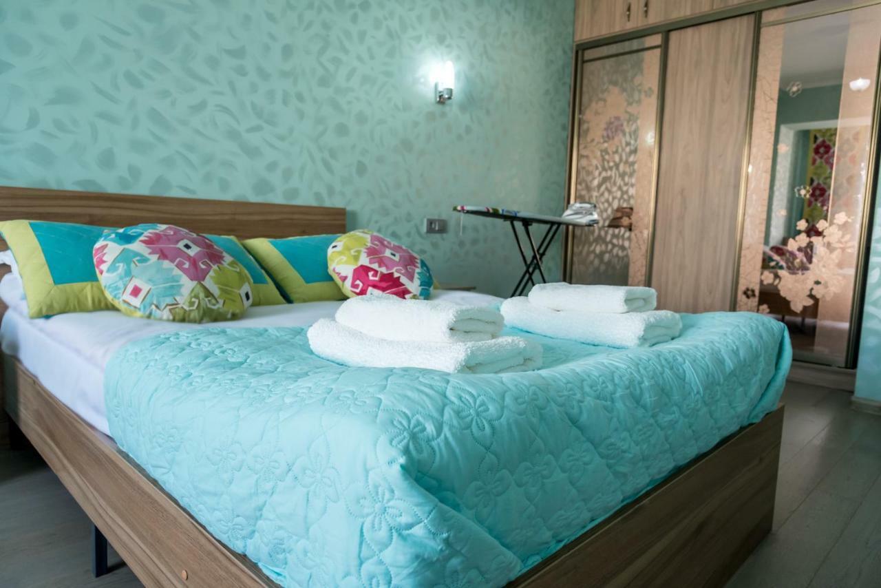 Spacious And Cozy Apartment In Bishkek Center Luaran gambar