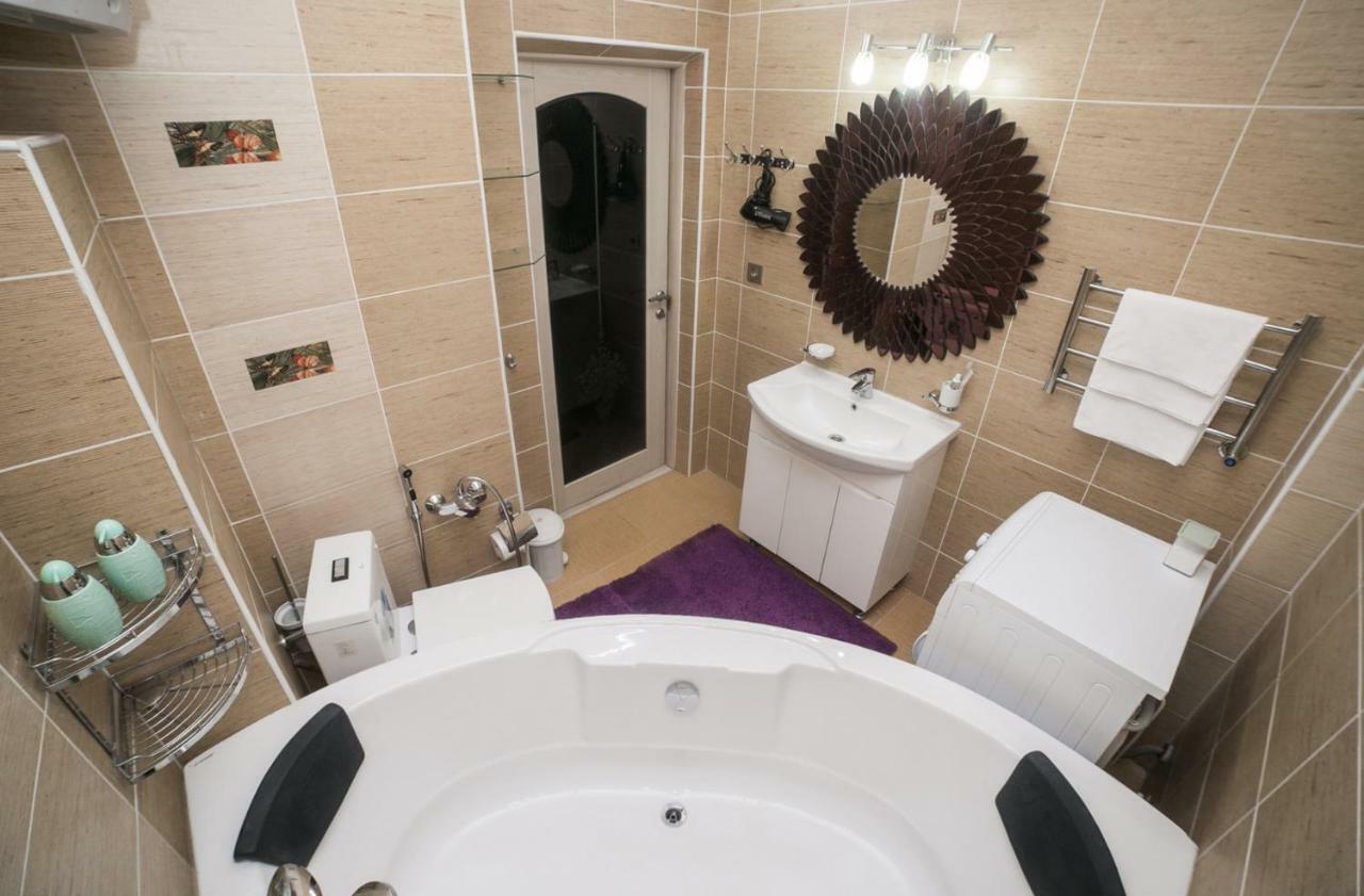 Spacious And Cozy Apartment In Bishkek Center Luaran gambar