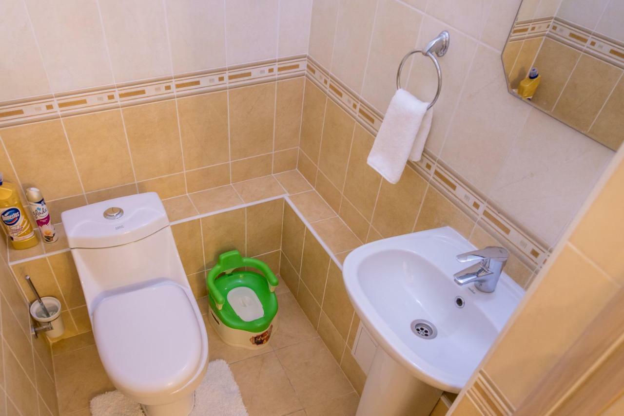 Spacious And Cozy Apartment In Bishkek Center Luaran gambar